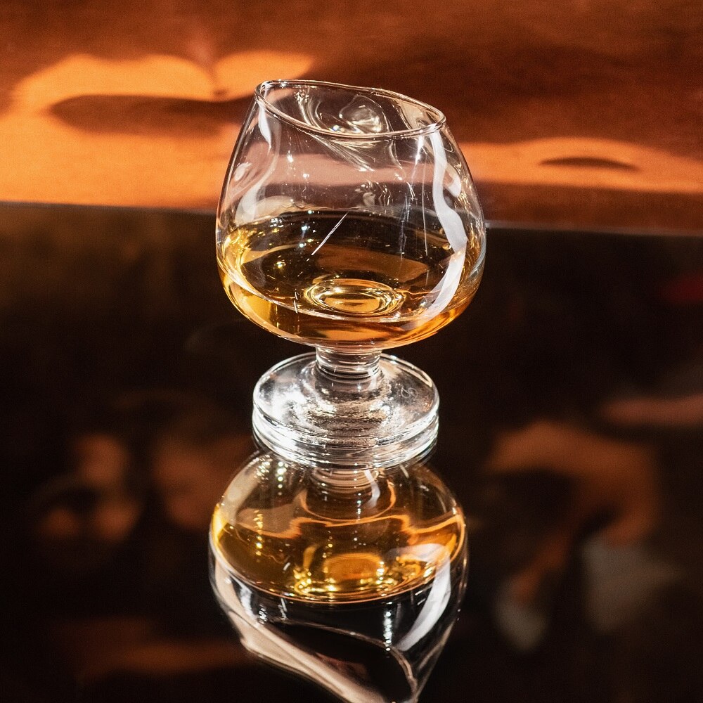 Хмельной коньячный бокал
Хмельной коньячный бокал