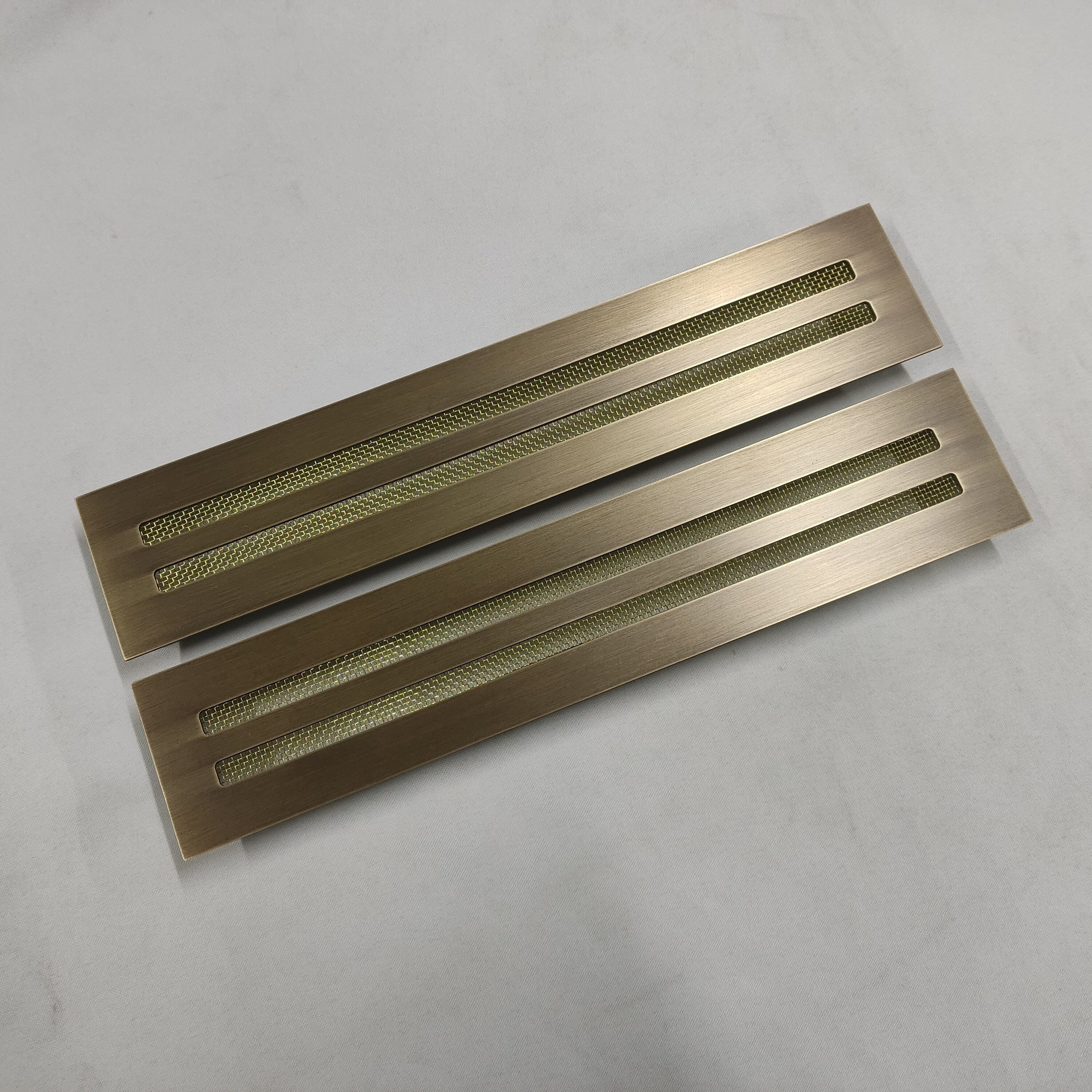 Декоративная решетка из латуни в дверь, шкаф, подоконник
Декоративная решетка из латуни в дверь, шкаф, подоконник