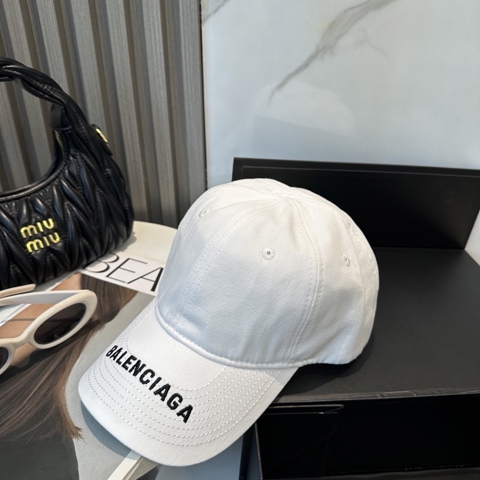 Balenciaga новая бейсболка  стильная и простая  унисекс  оригинальная  в наличии  быстрая отправка