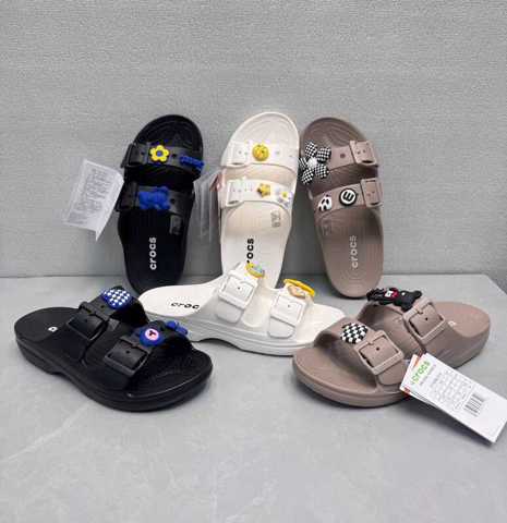 Сандалии Crocs Saturday с двойной пряжкой, простые и удобные, устойчивы к истиранию.