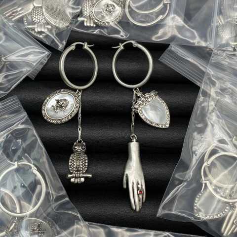 копия 1: 1 Серьги Alexander McQueen прибыли