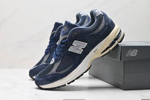Ретро-товары New Balance 2002R виды ретро-обуви New Balance 2002R недавно представила новую обувь-кроссовки, ставшие