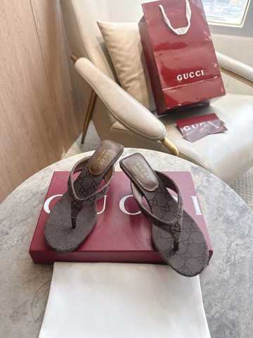 Новые босоножки-шлепанцы Gucci с монограммой GG на высоком каблуке, классический коричневый цвет, размеры 35-42.