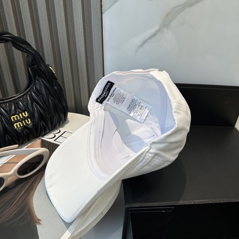 Balenciaga новая бейсболка  стильная и простая  унисекс  оригинальная  в наличии  быстрая отправка