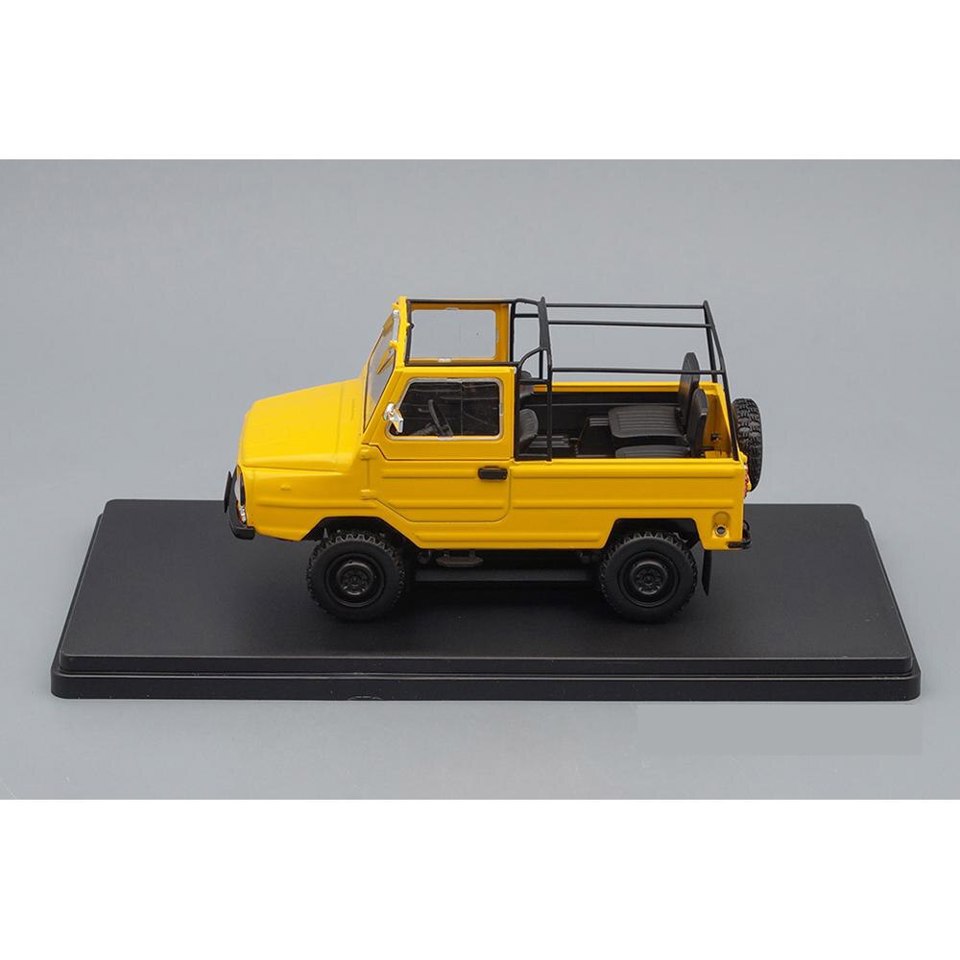 ◎激レア◎ЛуАЗ-969М «Волынь» ロシアLuAZ-969　1/24 LuAZ-969M Volyn open top yellow 1:24 Legendary Soviet cars