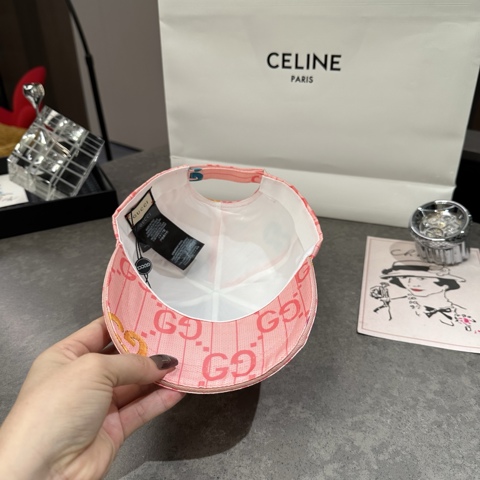 Бейсболка Gucci с радужной вышивкой GG  контрастная вышивка  полосатый фон  винтажный люкс 2026