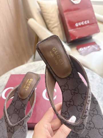 Новые босоножки-шлепанцы Gucci с монограммой GG на высоком каблуке, классический коричневый цвет, размеры 35-42.