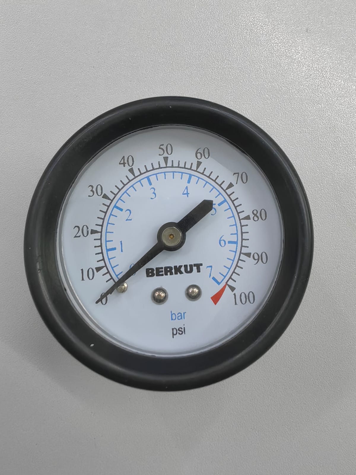 

Манометр для компрессора BERKUT R17/R20/R24