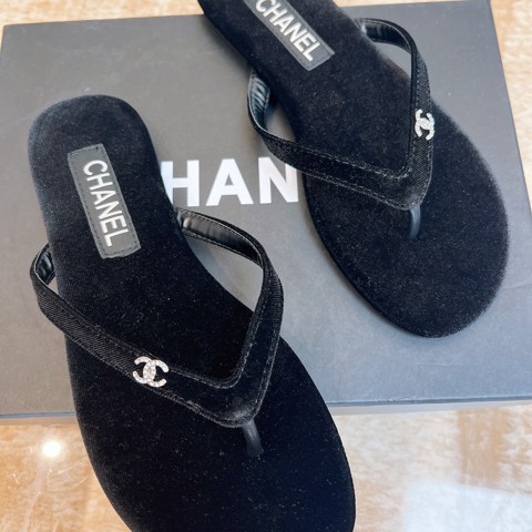 Женские модные тапочки CHANEL 2026 лимитированные бархатные вьетнамки с кристаллами и резиновой подошвой