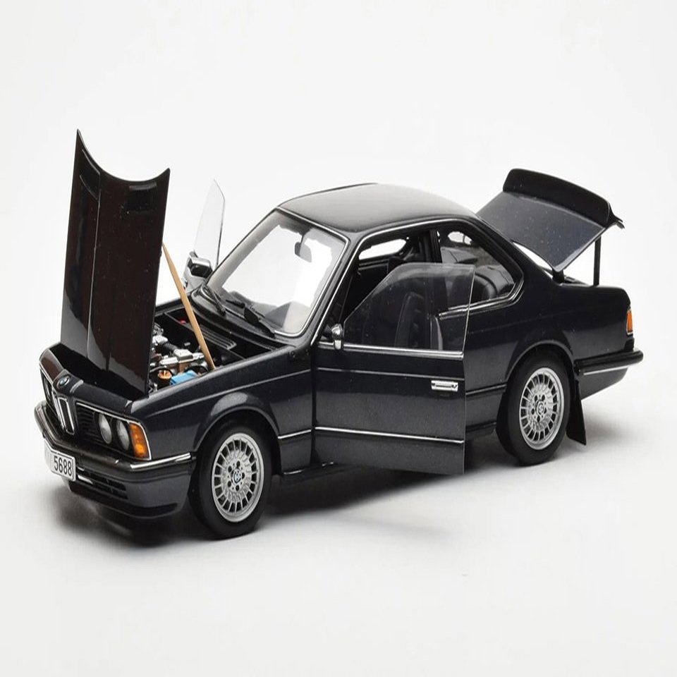 Модель BMW E24 635 CSI 1988 AUTOART 1:18 Черный металлический