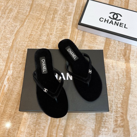 Женские модные тапочки CHANEL 2026 лимитированные бархатные вьетнамки с кристаллами и резиновой подошвой