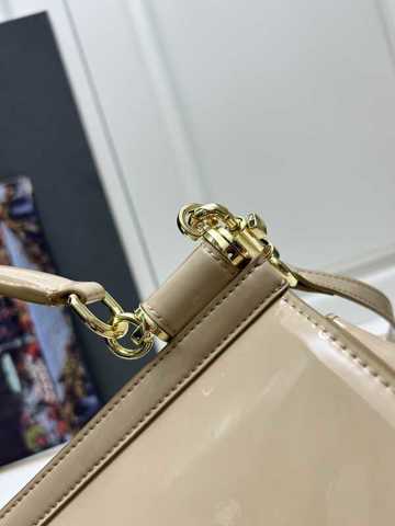 Копия премиум-класса Сумка Size×× Gabbana Sicily из лакированной кожи, классический образец бренда, теперь представлена в новой,
