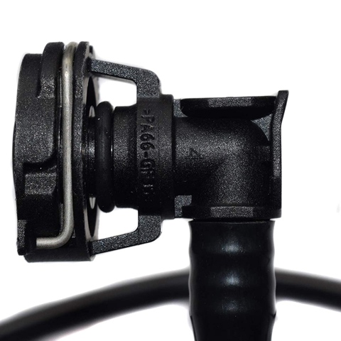 Верхний патрубок переливного шланга радиатора Mercedes CLA250 GLA250 GLA45 2465010325