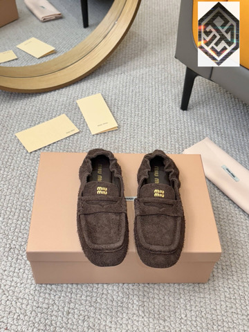 копия 1: 1 Заводская Партия  Оригинальные Спортивные Товары MiuMiu