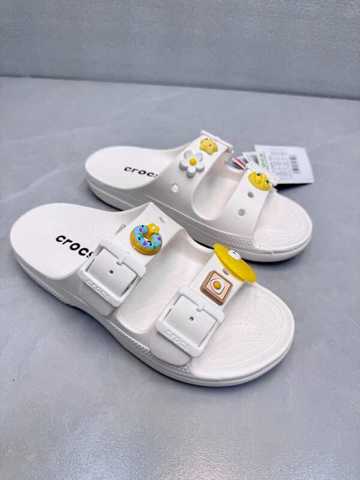 Сандалии Crocs Saturday с двойной пряжкой, простые и удобные, устойчивы к истиранию.