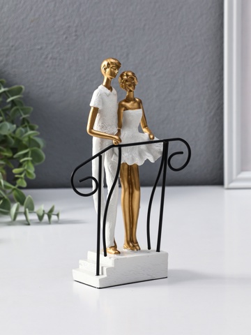 2 шт. Фигура полистоун 'Парочка стоит на лестнице с перилами', бело-золотой, 4.4x12.5x21 см