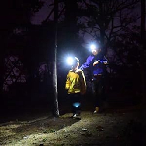 Головной фонарь 1000 Люмен Ультралегкий, Яркий, с белым и Красным светом, Водонепроницаемый Датчик движения, 2 шт.