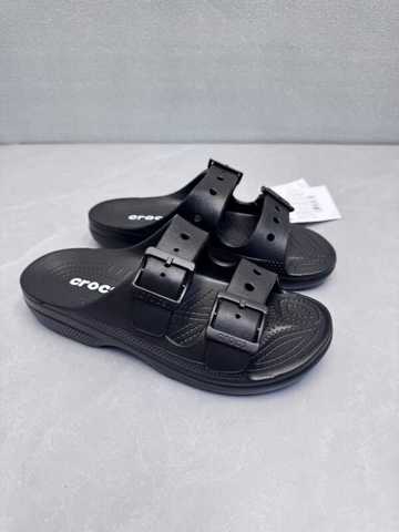 Сандалии Crocs Saturday с двойной пряжкой, простые и удобные, устойчивы к истиранию.