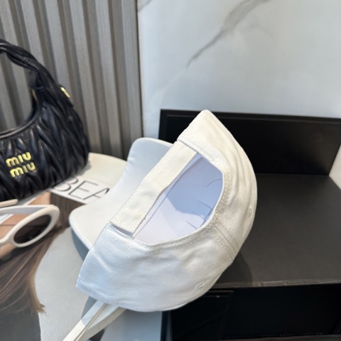 Balenciaga новая бейсболка  стильная и простая  унисекс  оригинальная  в наличии  быстрая отправка
