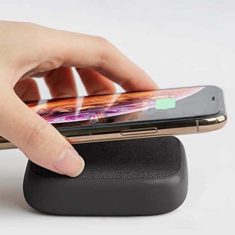 Внешний аккумулятор Solove W5, 10000 мАч, 2.4 А, 2 USB, беспроводная зарядка, чёрный