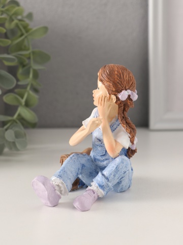 3 шт. Фигурка полистоун 'Малышка в джинсовом комбинезоне с сумкой-портфелем', 11x6.5x12 см