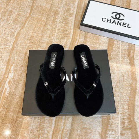 Женские модные тапочки CHANEL 2026 лимитированные бархатные вьетнамки с кристаллами и резиновой подошвой
