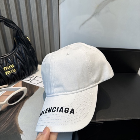 Balenciaga новая бейсболка  стильная и простая  унисекс  оригинальная  в наличии  быстрая отправка