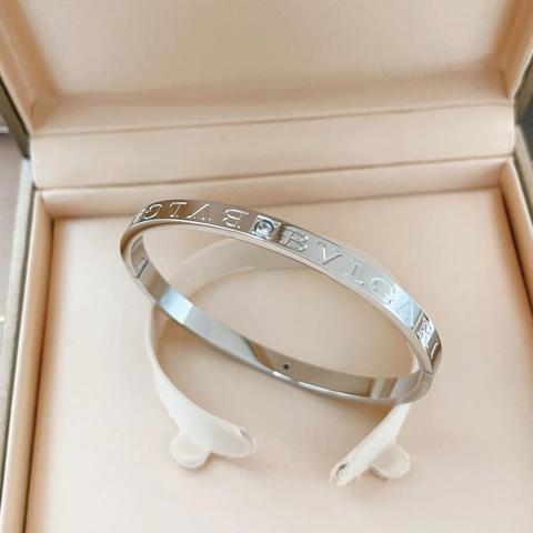 Браслет BVLGARI с двойными бриллиантами  серебристый  латунь  универсальный размер  последняя коллекция  стильный дизайн