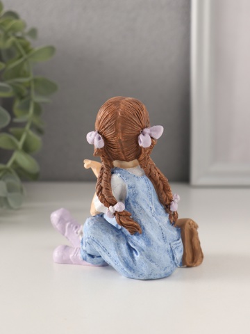 3 шт. Фигурка полистоун 'Малышка в джинсовом комбинезоне с сумкой-портфелем', 11x6.5x12 см