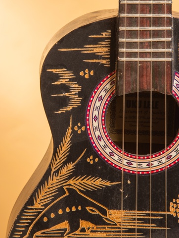 Сувенирный музыкальный инструмент Укулеле 'Дельфины', 58 см, махагон, дерево