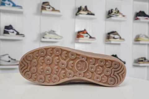 Кроссовки AD Original Gazelle Indoor Trainers: низкие, ретро-стиль, для залов. Отличная цена по акции! Адидас Обувь кроссовки Са