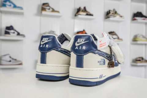 Скидка кроссовки Обувь North Face x Nike Air Force 1 совместный бренд: белый-темно-синий, низкие, выгодная цена