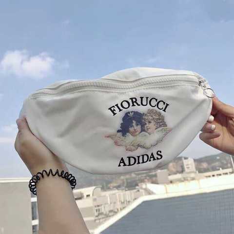 Номер Модели 005
Суперпопулярная Модель Из Коллаборации AdidAs X Fiorucci Little Angel