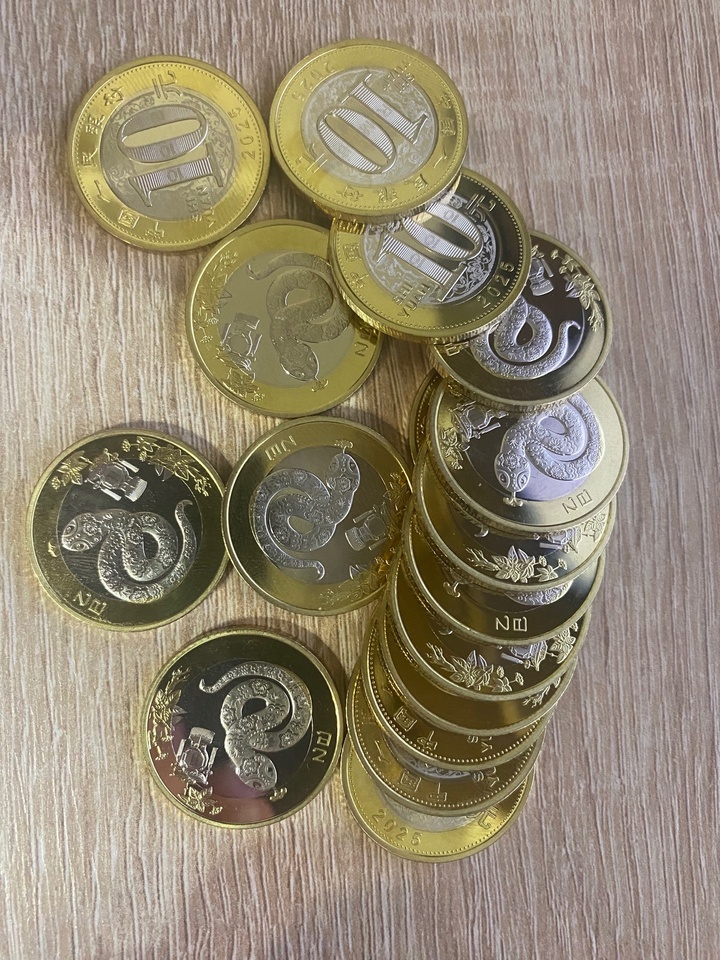 

Китай 10 юаней 2025 год Змеи UNC