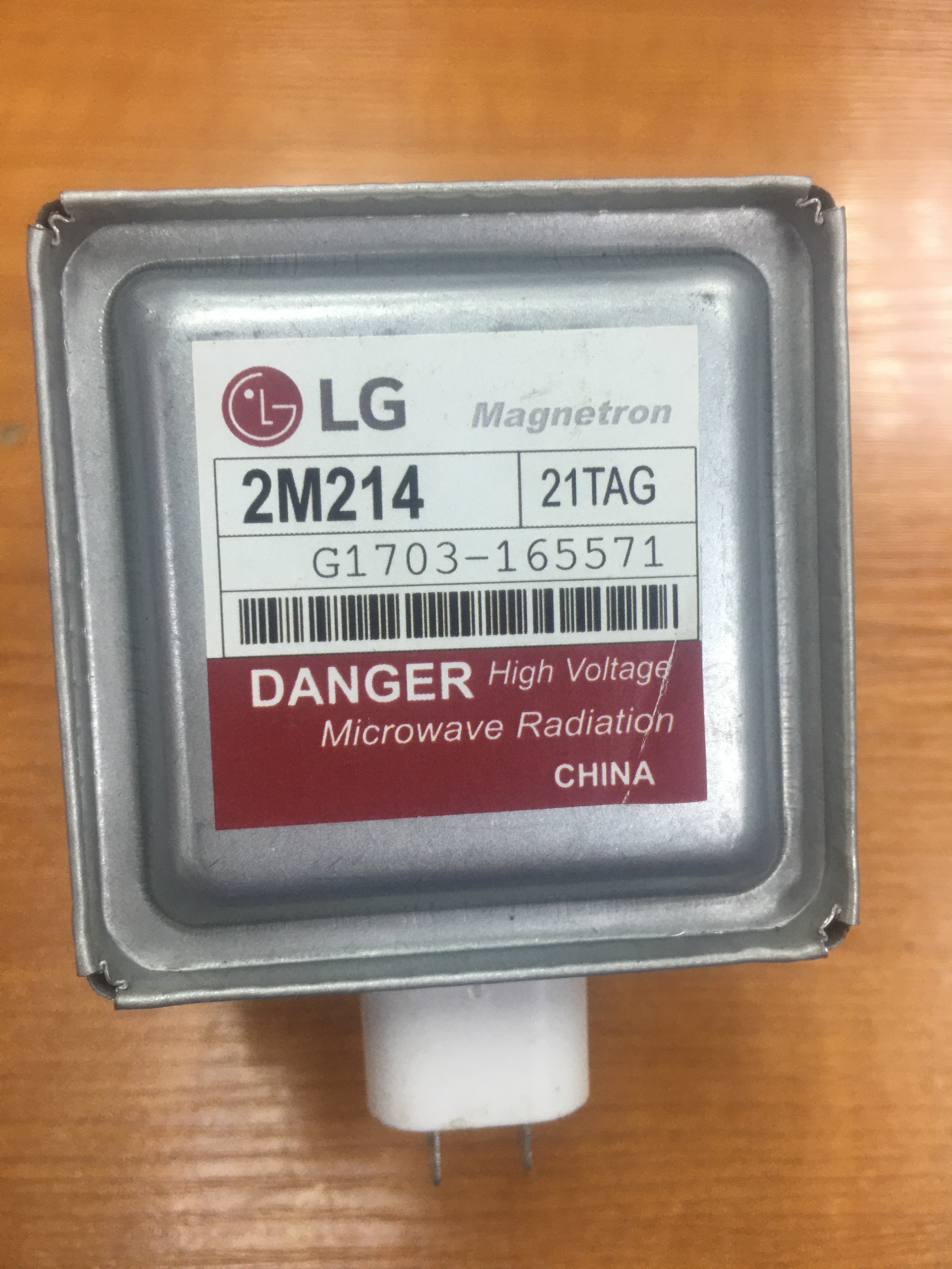

MCW361LG *Магнетрон LG 900W 6 пластин 6 отв 2M214-21 разьём параллельн