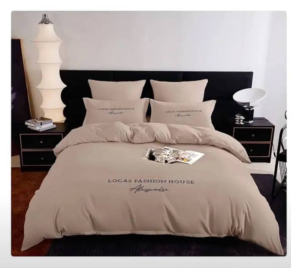 

Роскошное Однотонное Постельное Белье Сатин Евро Подарочное постельное белье в коробке Новинка 2022 С вышивкой