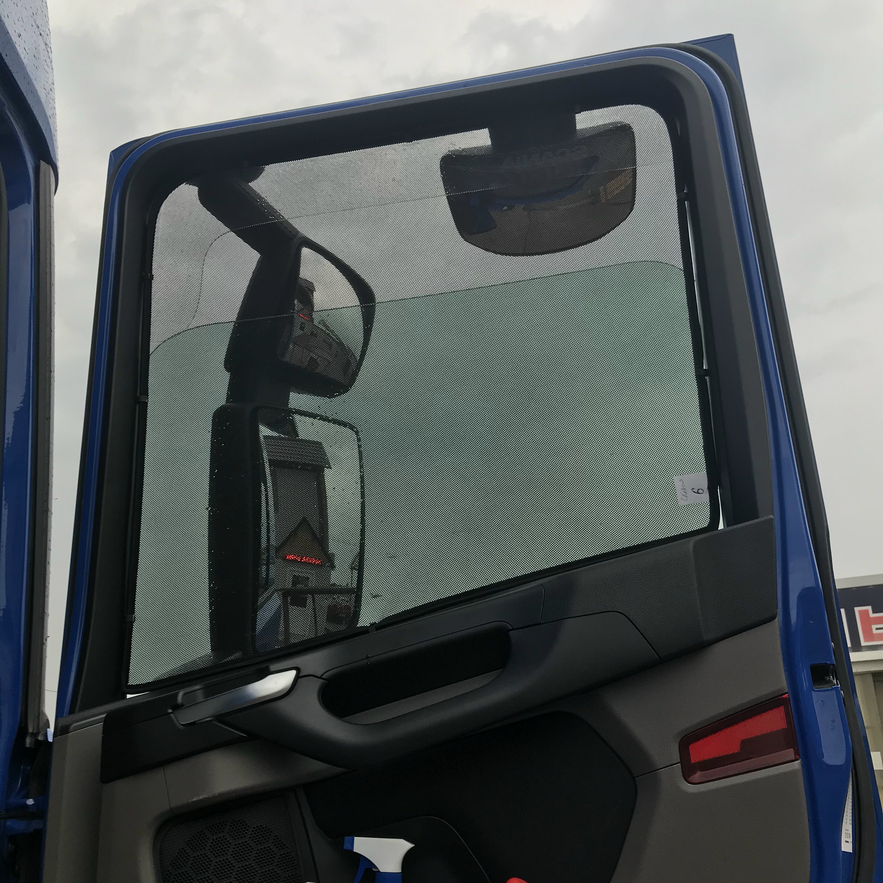 

АВТО ШТОРКИ СЕТКИ КАРКАСНЫЕ НА SCANIA 6-ая серия СКАНИЯ