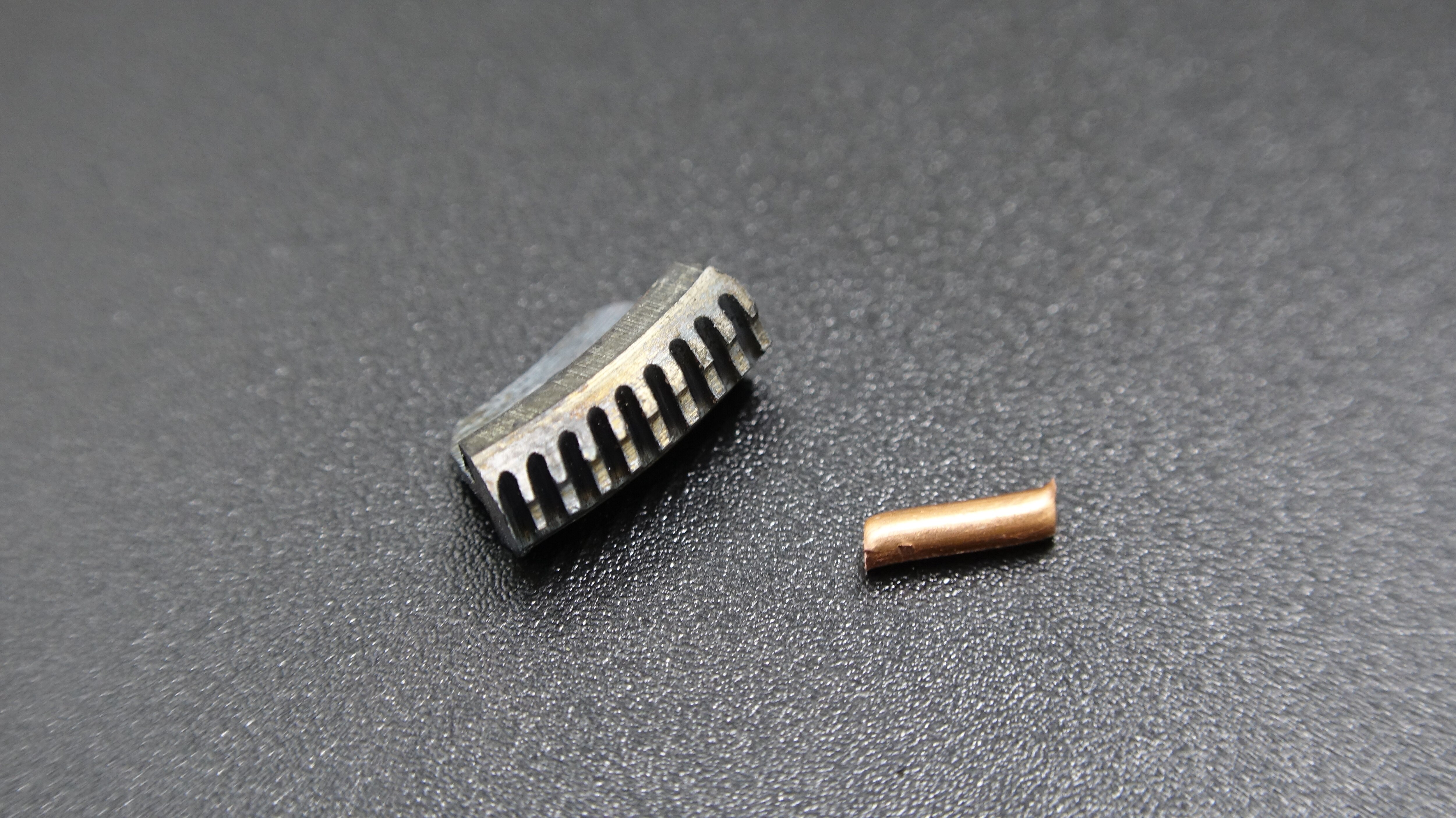 

Резец для насечки на прикладе B2 Silver Wolf Checkering B-2 Narrow Convex Border Cutter + pin