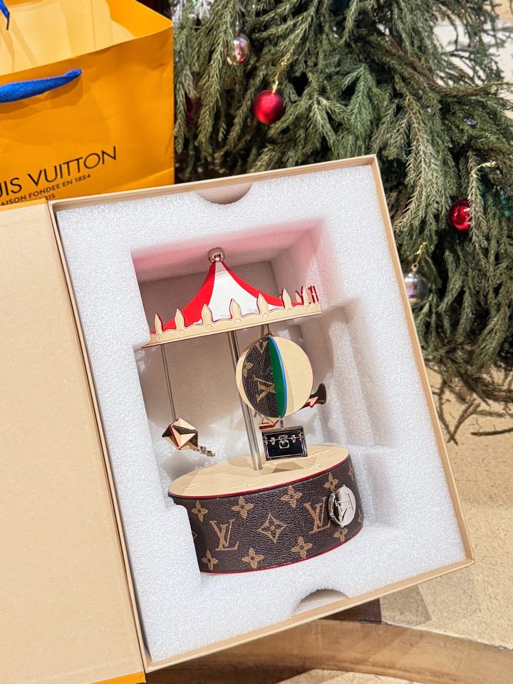 

Рождественский подарок в стиле самолета Louis Vuitton, вращающаяся музыкальная шкатулка