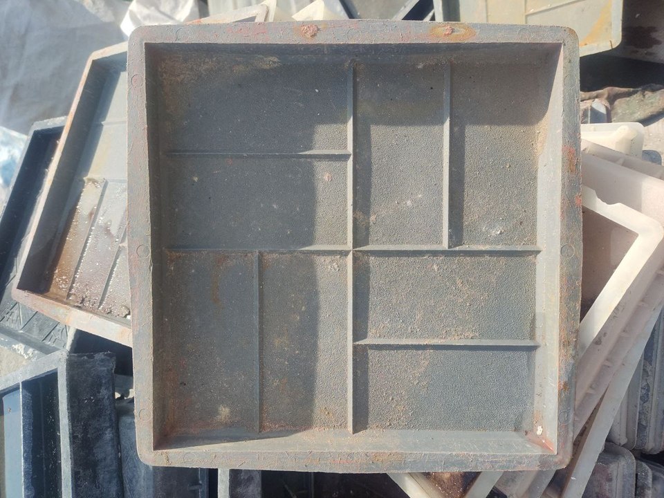 

Комплект форм из 10 штук б/у 8 кирпичей шагрень, после закрытия производства. Внимательно читаем описание!