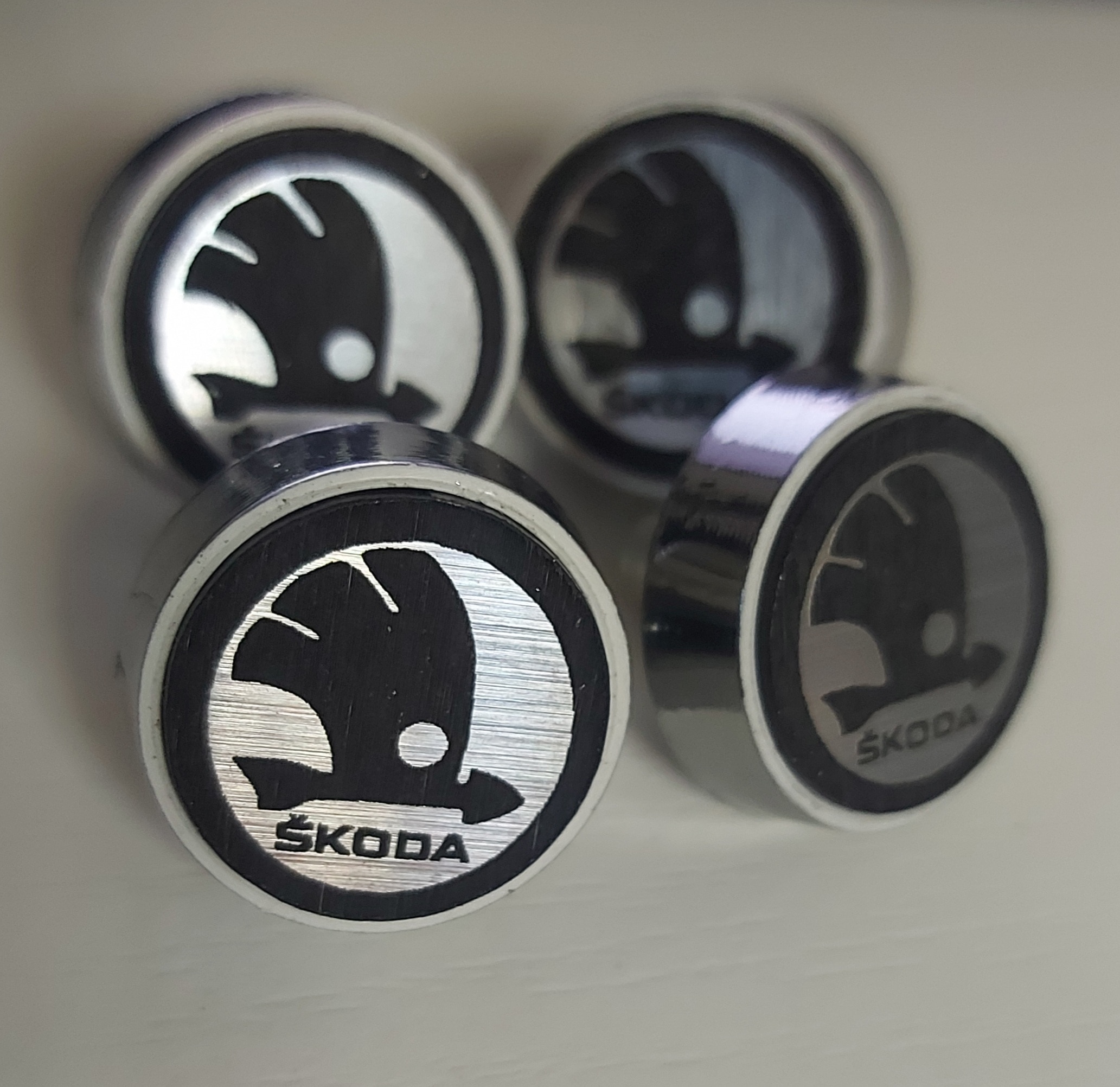 

For VAG Болты крепления номера авто комплект 4шт длина 13мм диаметр эмблемы логотип 20мм тюнинг стиль аксессуары