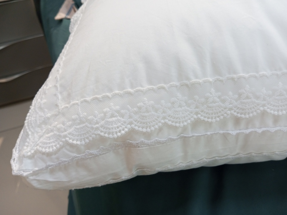 

Подушка La perla с вышивкой, 50х70 см