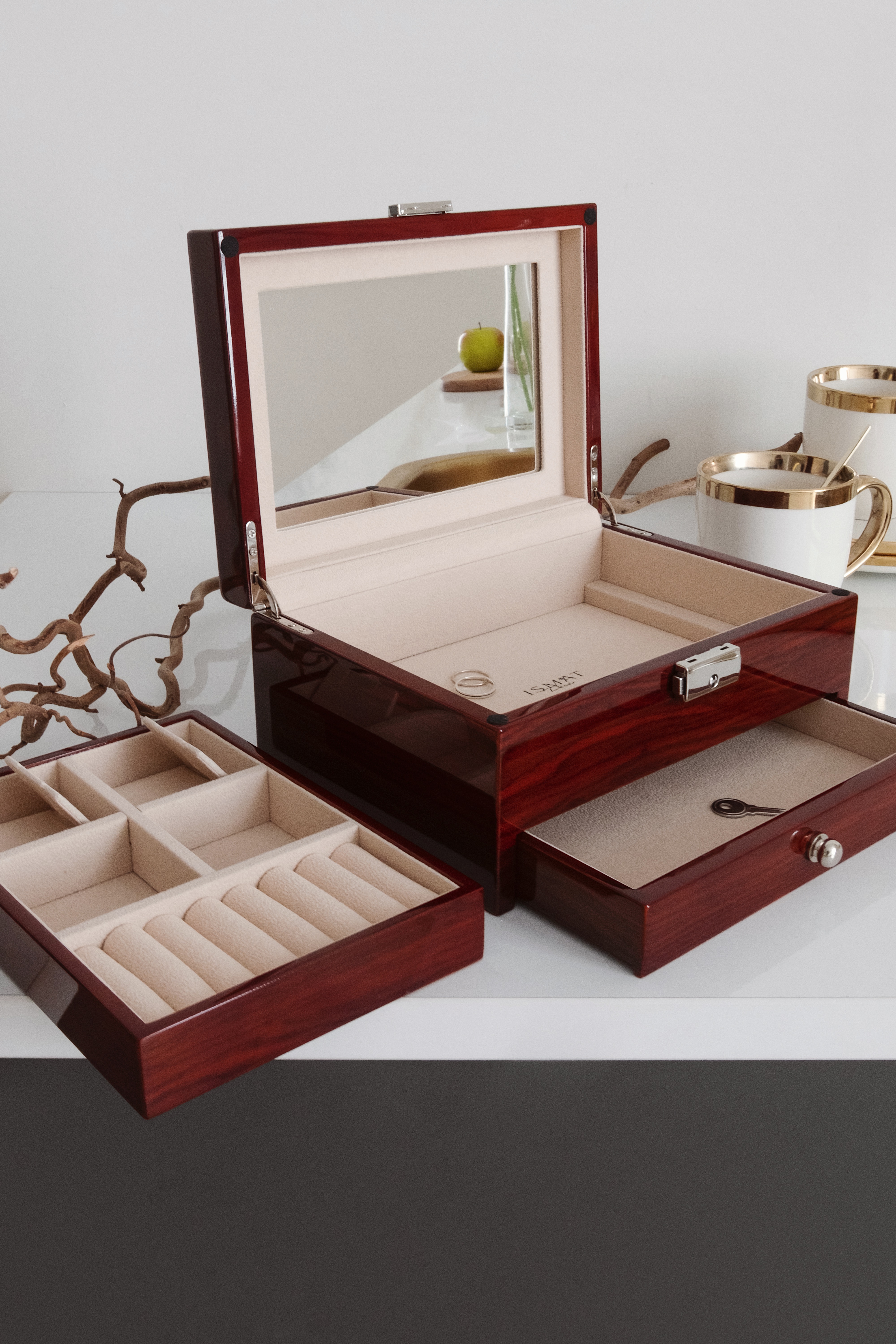 

Шкатулка из дерева для украшений KPW6141SNW, коричневый