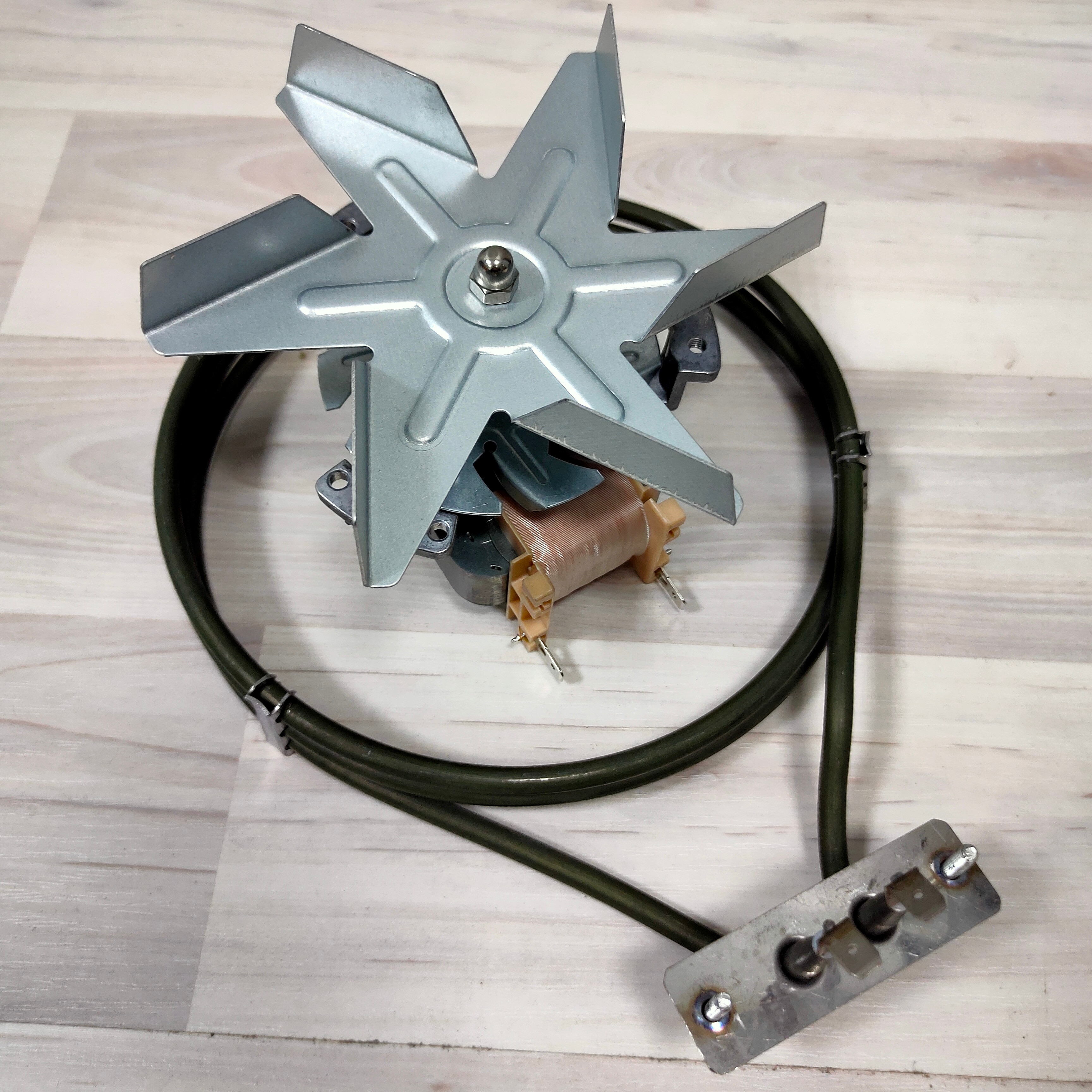 

Набор комплект конвекции для коптильни. Мотор (длина штока 25 мм) + ТЭН 2кВт.