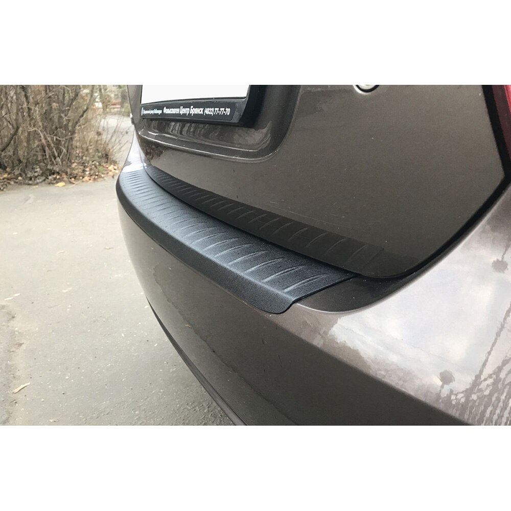 

Для Volkswagen Polo Sedan (Фольксваген Поло Седан) V 2009-2015 Защитная пластиковая накладка на задний бампер