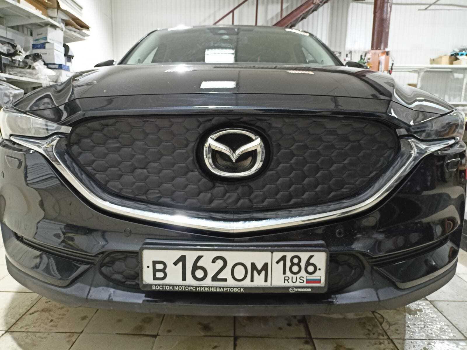 

Зимняя защита радиатора утеплитель зимний для MAZDA CX-5 2017-2021 соты строчка черная(комплект)