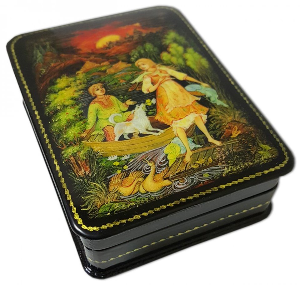 

Шкатулка лаковая с элементами ручной росписи Встреча