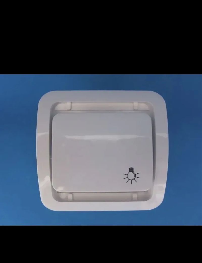 

Выключатель без фиксации Makel (Кнопка)