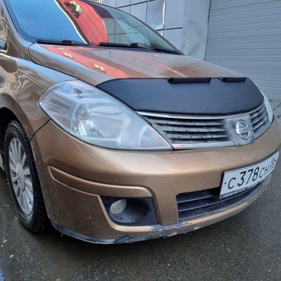 

Дефлектор капота КОЖАНЫЙ для Nissan Tiida 2004 – 2012 I Ниссан Тиида