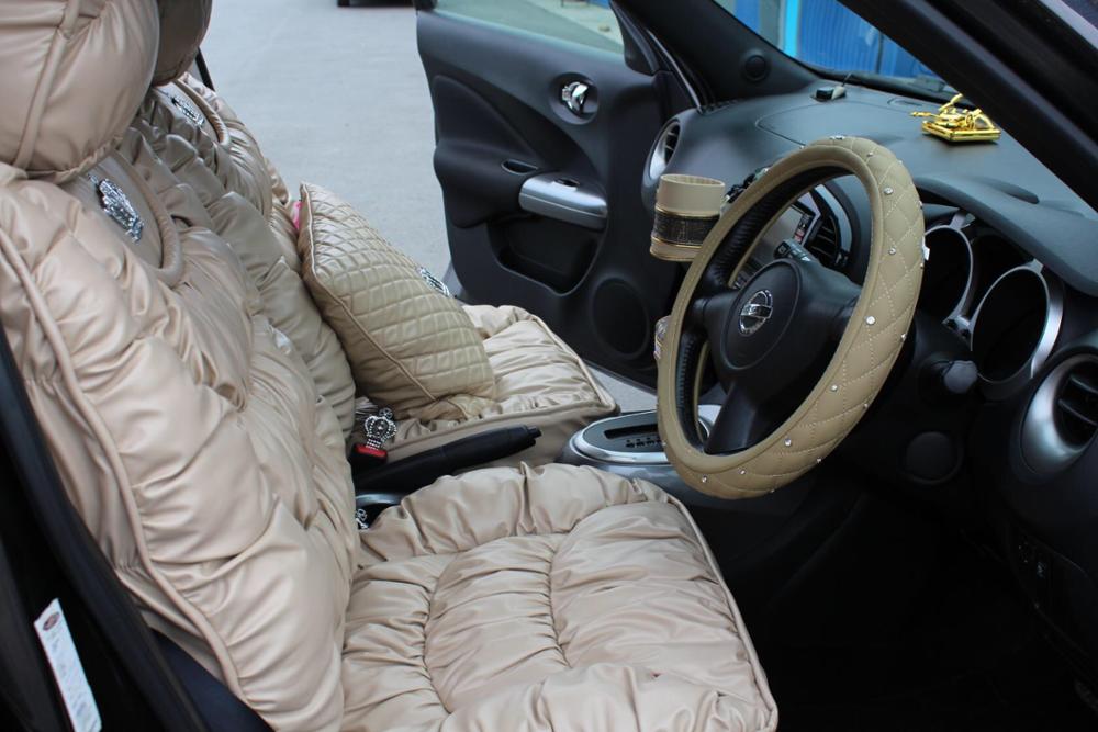 

Универсальные чехлы с короной из экокожи в машину. Подходят на большинство автомобилей.